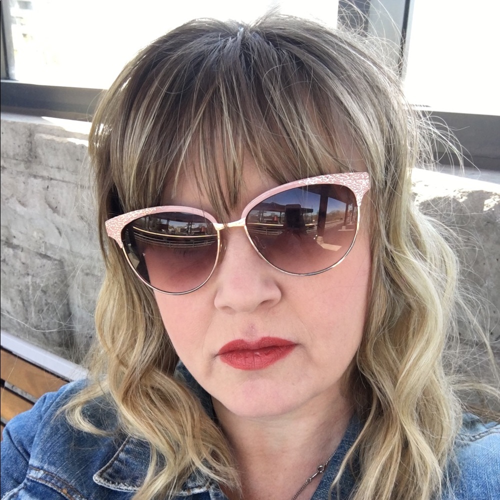 Meet your Posher, Angela